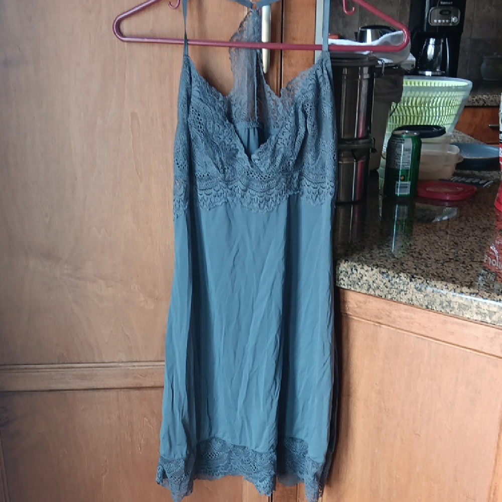 Elegant Lace Trim Chemise - Gray